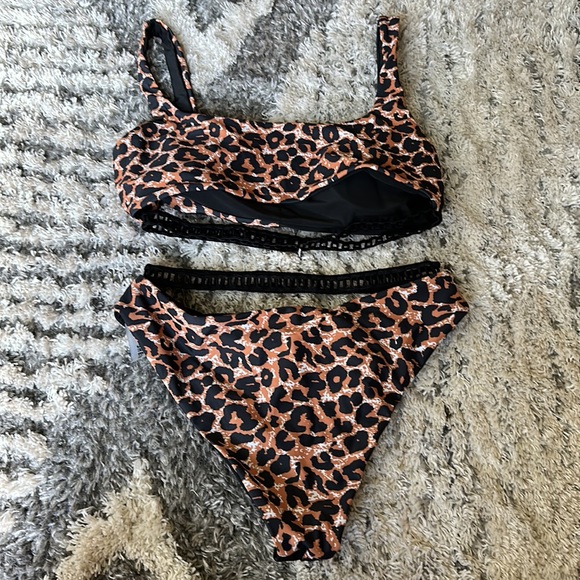 SHEIN Medium swimsuit. Brand new condition - Picture 2 of 2